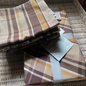 Southern Living Table Cloth and Napkins